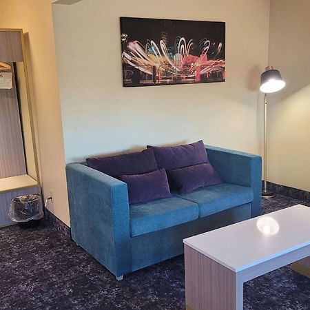 Best Western Plus Altoona Inn Bagian luar foto