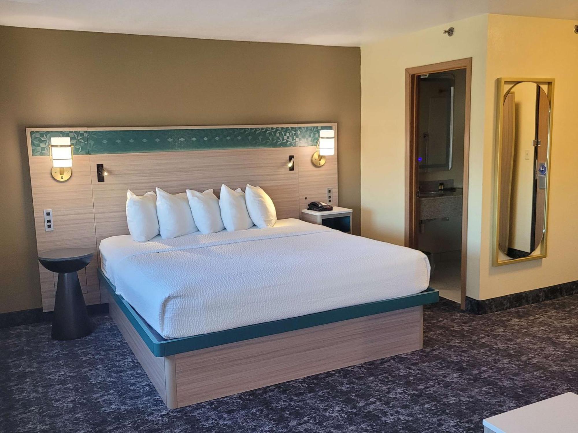 Best Western Plus Altoona Inn Bagian luar foto